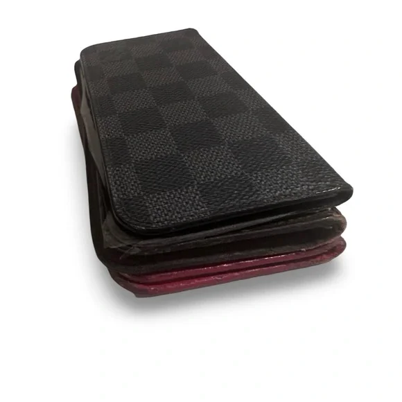 🔥 LOUIS VUITTON IPHONE CASE LOT 🔥 (Retail $995+ Value!) – NEW + PRE-OWNE… - Picture 8 of 9